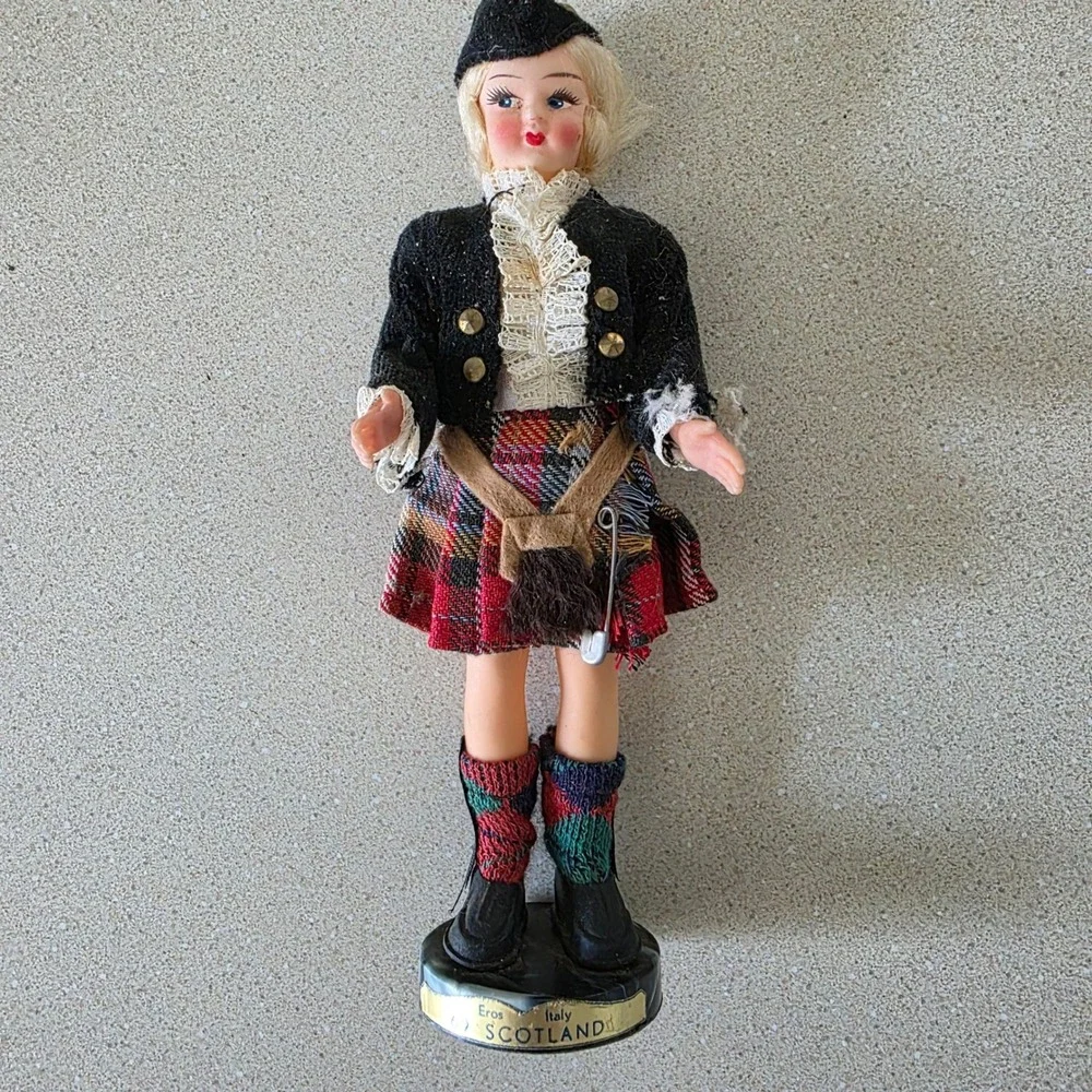 Eros Souvenir Doll 8